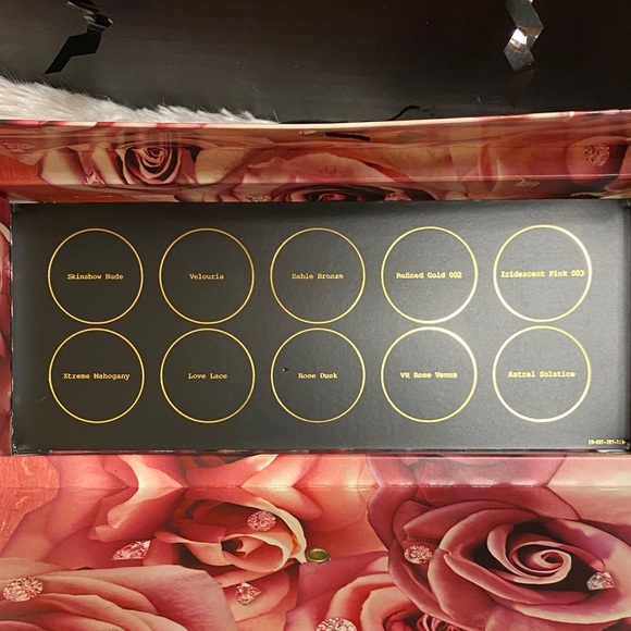 Pat McGrath Luxurious Gold and Bronze Eyeshadow Palette - Picture 3 of 3